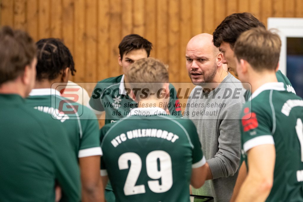 SFE_20240113_0089 | Mülheim, Deutschland, 13.01.2024:  in Aktion waehrend des Spiels der Halle 1. Bundesliga Herren zwischen Uhlenhorst Mülheim vs Rot-Weiss Köln im Sporthalle Lehnerstr. (HTCU) am 13.01.2024 in Mülheim, Deutschland. (Foto von Stephan Fehrmann)

Mülheim, Germany, 13.01.2024:  in action during the game of Halle 1. Bundesliga Herren between Uhlenhorst Mülheim vs Rot-Weiss Köln in Sporthalle Lehnerstr. (HTCU) at 13.01.2024 in Mülheim, Deutschland. (Foto von Stephan Fehrmann)