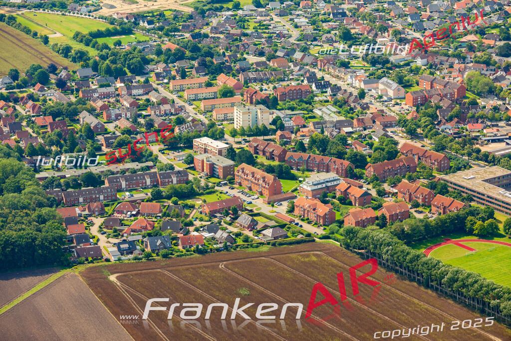Klassische Luftaufnahme ohne Drohne zeigt:Burg auf Fehmarn bei Fehmarn - Die Luftbildaufnahme wurde 2025 vom UL-Flugzeug heraus erstellt ( keine Drohnenaufnahme ) - Hochauflösende Luftaufnahme -Nicht vergleichbar mit Google Maps oder Satelittenbilder- Die Geschenkidee !Mit Lizenz und Bildrechte bestellbar
