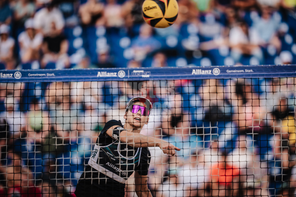 Beachvolleyball | Frauen | Deutsche Meisterschaften 2025 Timmendorfer Strand | 05.09.2025 | Cinja Tillmann beim Angriff