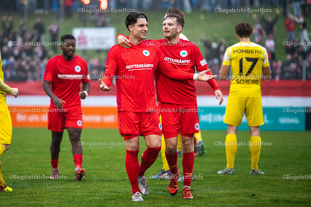 Torjubel | 15.11.2025, Fussball, Niederrheinpokal, VfB Homberg - Rot-Weiß Oberhausen: Moritz Stoppelkamp (Rot-Weiß Oberhausen #10) und Luca Schlax (Rot-Weiß Oberhausen #21) bejubeln den 1:0 Führungstreffer - Realisiert mit Pictrs.com