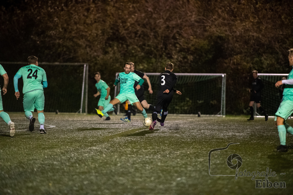 TuS Eversten-SVE Wiefelstede | Herren Kreisliga; TuS Eversten (grün)-SVE Wiefelstede (schwarz) am 03.11.2023; in Oldenburg (Sportanlage Maastricher Straße), Photo: Philip Eiben 2023 - Realisiert mit Pictrs.com