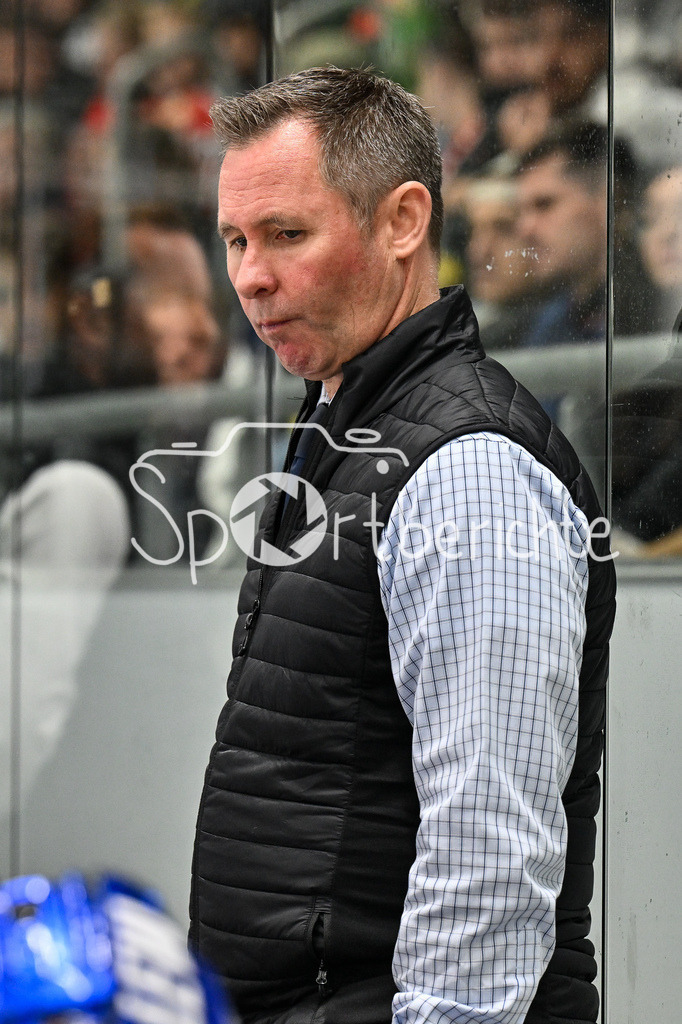 Augsburger Panther - EC VSV | Im Bild Ted DENT - neuer Trainer der Augsburger Panther / Freisteller / Einzelfoto