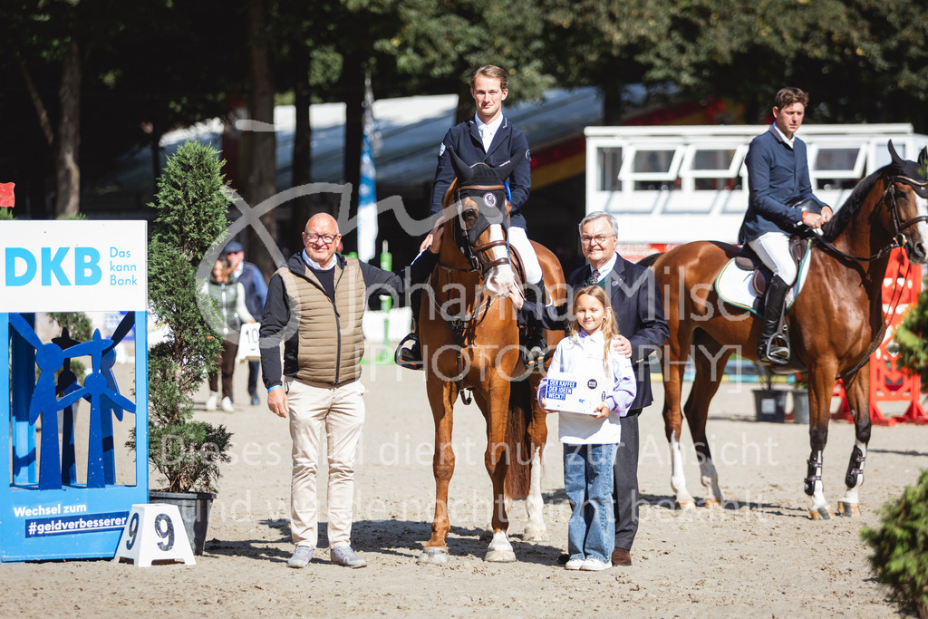 240915_OWLCh_MT-484 | Deine schönsten Turniermomente als professionelle Fotos! Entdecke hochwertige Pferdesport-Fotografie im Online-Shop. Jetzt Fotos finden & bestellen!