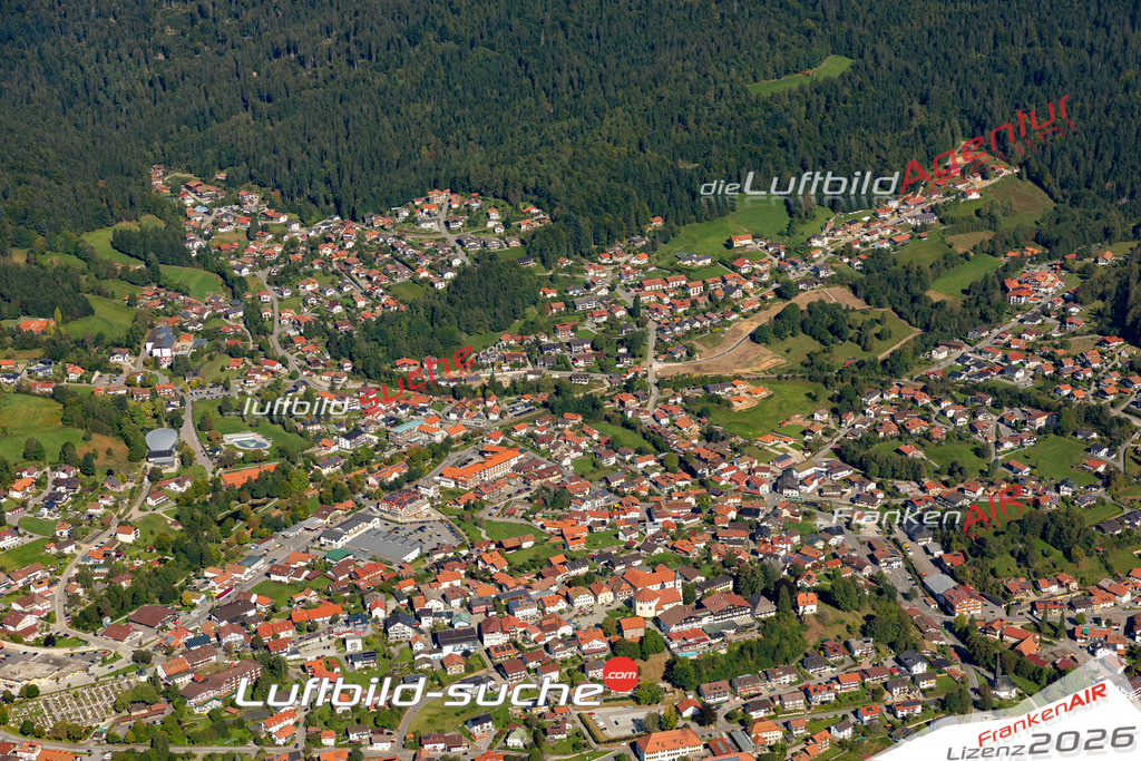 Das Luftbild der Stadt Bodenmais wurde 2021 vom Flugzeug heraus erstellt (keine Drohne) Aufnahmehöhe ca.450 Meter- hohe Bildauflösung und Druck-Qualität garantiert!