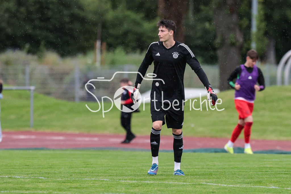 SSV Dillingen - FC Bayern Amateure | Im Bild Amateure Ersatzkeeper Hannes HEILMAIR (FCB #18) / Freisteller / Einzelfoto