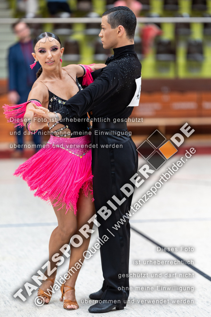 20240810-00687 | Hier finden Sie Tanz Bilder vom Latein und Standard Formationen tanzen. Sportbilder vom Tanzsport. Schöne Fotos und von Weltmeisterschaft, Europameisterschaft, Bundesliga, Regionalliga, Oberliga und Landesliga sowie von GOC Stuttgart, DanceComp, WM Bremen