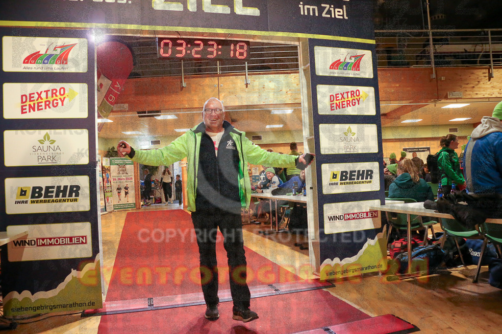 241208_1226_EX1_7668 | Sportfotografie im Rhein-Sieg Kreis, Köln, Bonn, NRW, Rheinland Pfalz, Hessen, etc. Unser Tätigkeitsfeld umfasst den Laufsport vom Volkslauf über den Marathon, Duathlon, Triathon bis zum Ultralauf wie Kölnpfad Ultra oder Schindertrail.