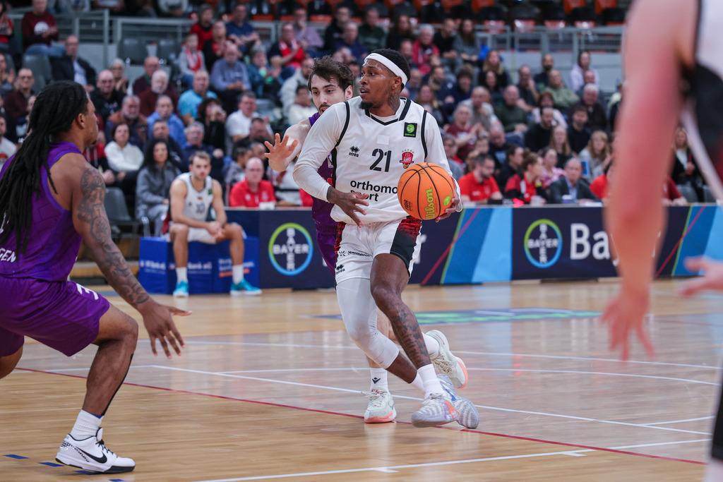 Pro A BAYER GIANTS vs BG Göttingen-108 | Fotos von Basketballspielen aus dem Raum NRW fotografiert von Gero Mueller-Laschet und Daniel Schaefer - Realisiert mit Pictrs.com