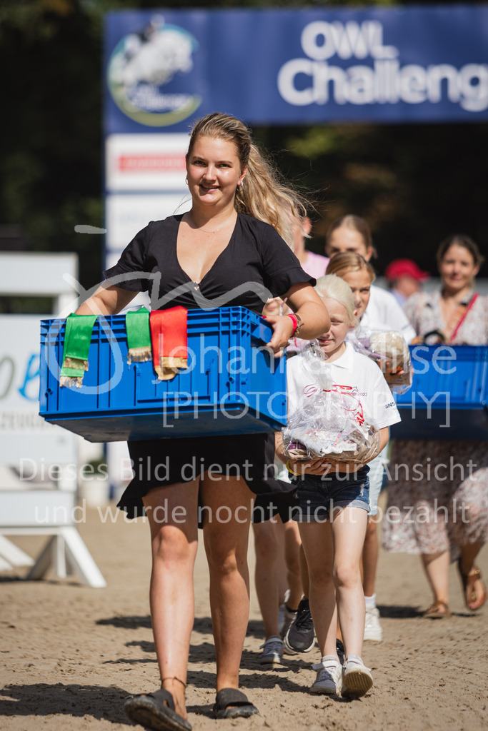 230910_OWLCh_Führzügel-171 | Deine schönsten Turniermomente als professionelle Fotos! Entdecke hochwertige Pferdesport-Fotografie im Online-Shop. Jetzt Fotos finden & bestellen!