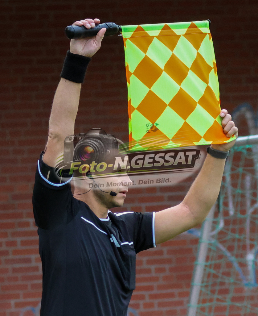 TuS Bersenbrück - HSC Hannover | Auf dem Bild zu sehen: Schiedsrichter Assistent: Abraham Thiessen TuS Bersenbrück, HSC Hannover, Saison 25/26, Testspiel, Bünde, Deutschland - Realisiert mit Pictrs.com