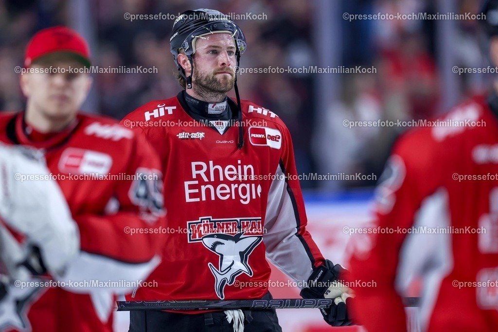KEC24032502083 | 24.03.2025, Eishockey, DEL Play-offs, Kölner Haie - Fischtown Pinguins Bremerhaven, Viertelfinale Spiel 4, Lanxess-Arena Köln: Brady Austin (Kölner Haie #57) 