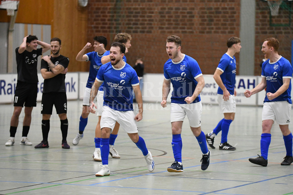 Allianz Fischer Cup 2026; FC Dingolfing; SV Pankofen; | Pankofener Jubel beim Sieg gegen Stadtrivalen SpVgg Plattling - Realisiert mit Pictrs.com