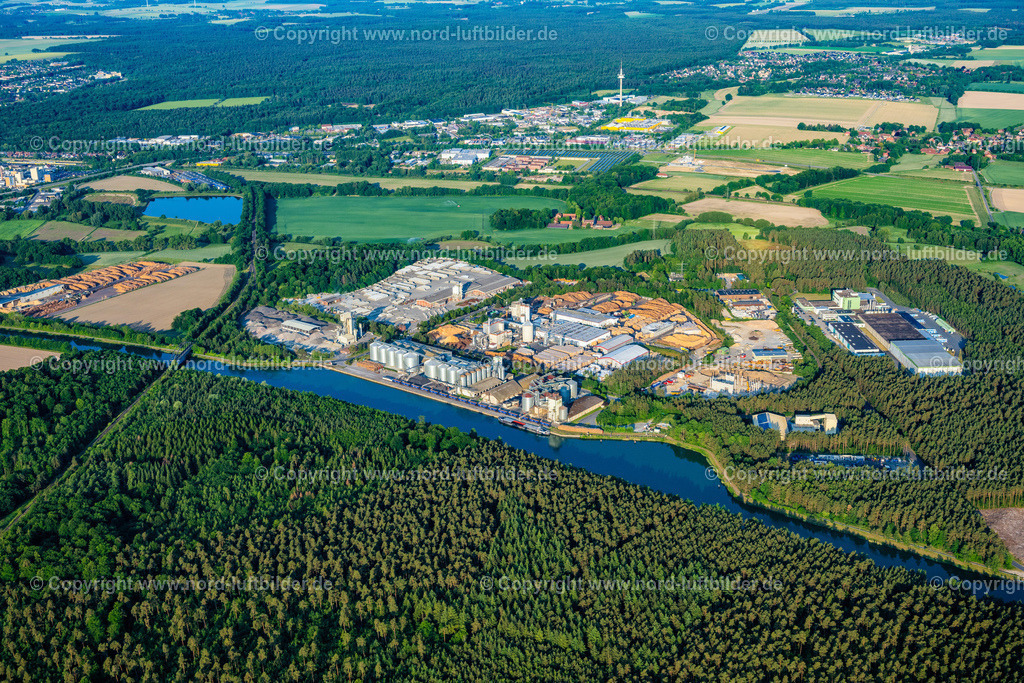 Uelzen_Hafen_Gewerbegebiet_Ilmenau_ELS_3372050623 | UELZEN 05.06.2023 Industrie- und Gewerbegebiet am Fluss der Ilmenau an der Bremer Straße in Uelzen im Bundesland Niedersachsen, Deutschland. // Industrial and commercial area on Fluss of Ilmenau on street Bremer Strasse in Uelzen in the state Lower Saxony, Germany. Foto: Martin Elsen