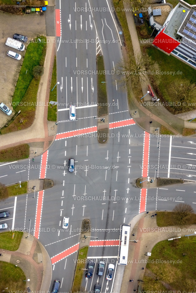 Velbert251201096 | , Luftbild, Straßenkreuzung Berliner Straße und Rheinlandstraße mit rot markierten Radwegen, Straßenverkehr in Velbert, Bergisches Land, Nordrhein-Westfalen, Deutschland
