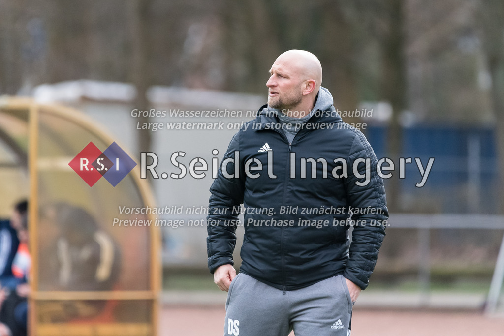 Fußball, Saison 2022/23, Oberliga Hamburg, Niendorfer TSV - FC Türkiye, Sachsenweg (Hamburg), 26.02.2023, 29. Spieltag | Daniel Sager (Türkiye, Trainer)