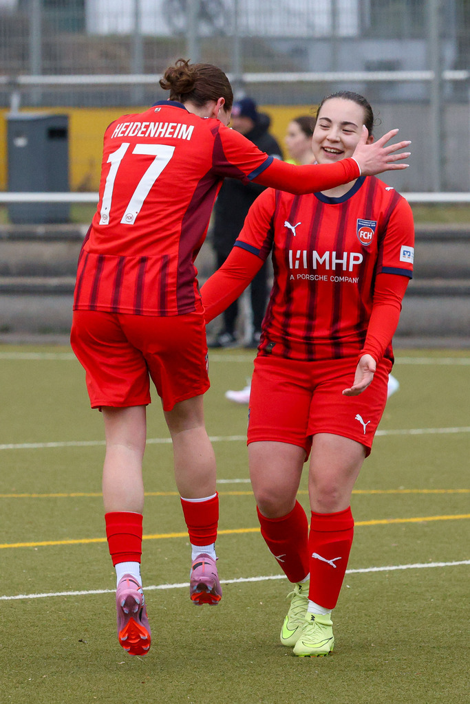 WASFCH_260321_4829 | SGM DJK Wasseralfingen/Neuler vs. 1.FC Heidenheim 1846 II, Fußball, Frauen, Bezirksliga, 2025/2026, 13. Spieltag, 21.03.2026 in Wasseralfingen, Kunstrasen Bürgle(Foto: Michael Bulling) - Realisiert mit Pictrs.com