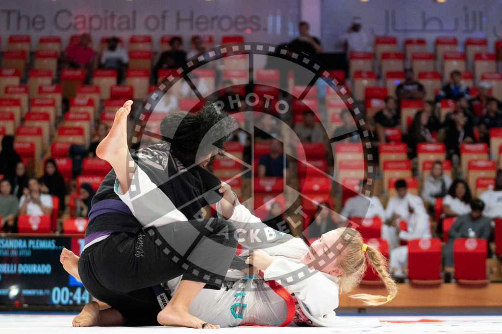 20231109PBB6714 | Fighters compete during the AJP World Professional Championship in the Mubadala Arena in Abu Dhabi, Arab United Emirates, on November 9, 2023.