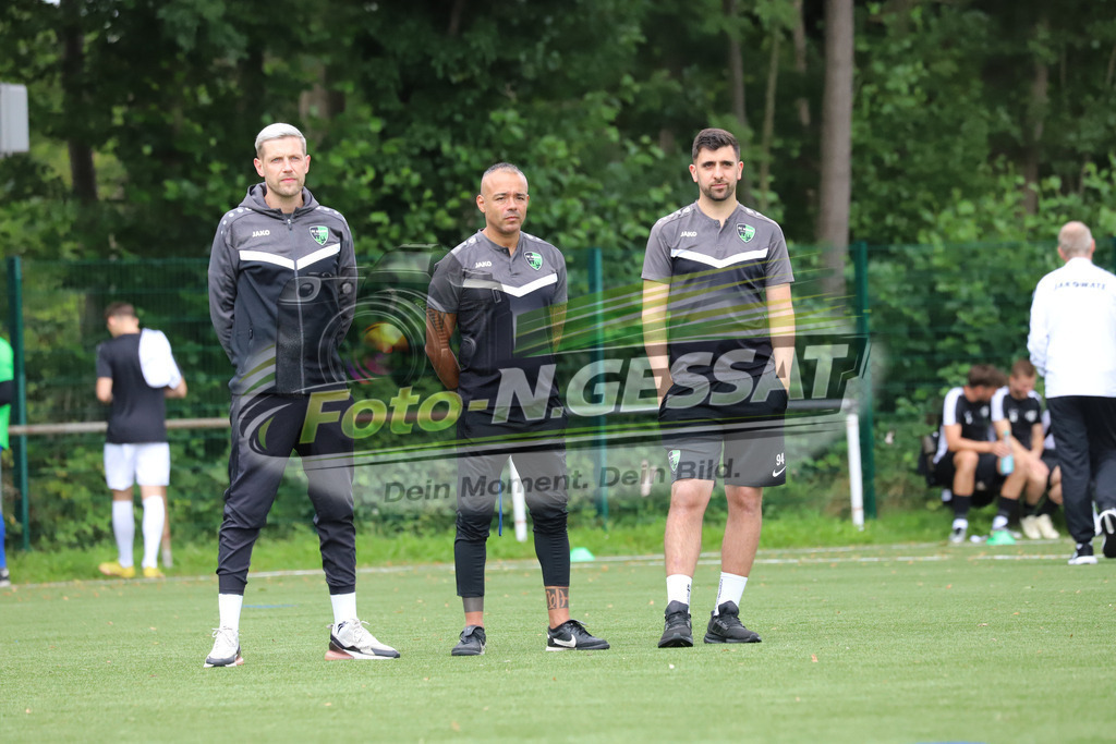 SC Bünde - BV 21 Stift-Quernheim | Auf dem Bild zu sehen: weiß SC Bünde v.l.: Rafael Kempczynski, Mohammed Ali Ben Aziza, Marcel Mores SC Bünde, BV 21 Stift-Quernheim, Fistelmann Supercup, Hunnebrock, Deutschland  - Realisiert mit Pictrs.com