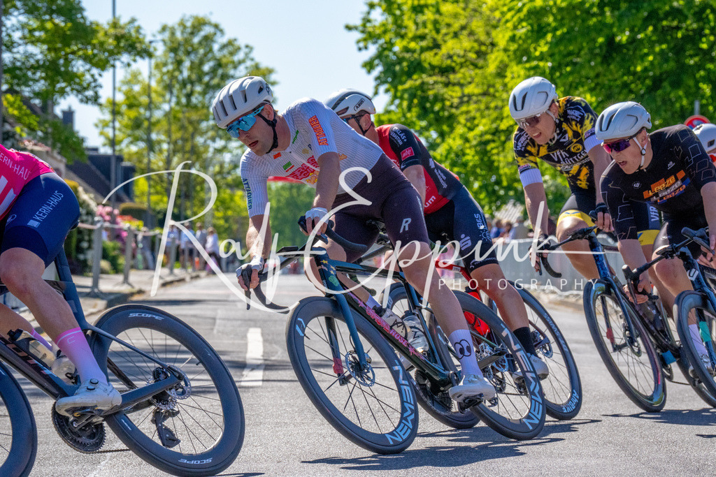 Spurt in den Mai 2026 - Großer Preis der Sparkasse Neuss | Annual one-day road cycling race "Großer Preis der Sparkasse Neuss" held in Büttgen, Germany, organized by VfR Büttgen 1912 e.V. The event features multiple races across all age categories from U11 youth to Elite men. - Realisiert mit Pictrs.com