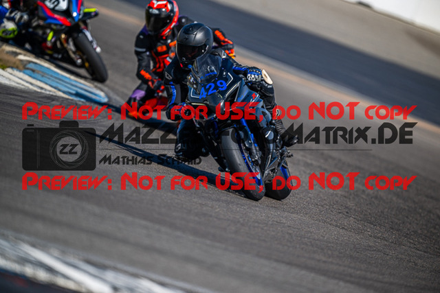 MaZZes_FotoMatrix_230410_9449 | WEISS