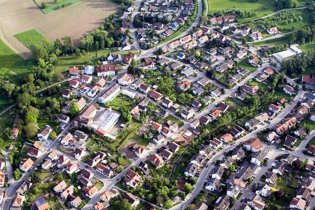 Luftbild: Brunnenstr im Ortsteil Weiler in Keltern im Bundesland Baden-Württemberg in Deutschland. Foto: IMG_2022.jpg vom 14.05.2006 durch Werner Riehm/FLY-FOTO.de