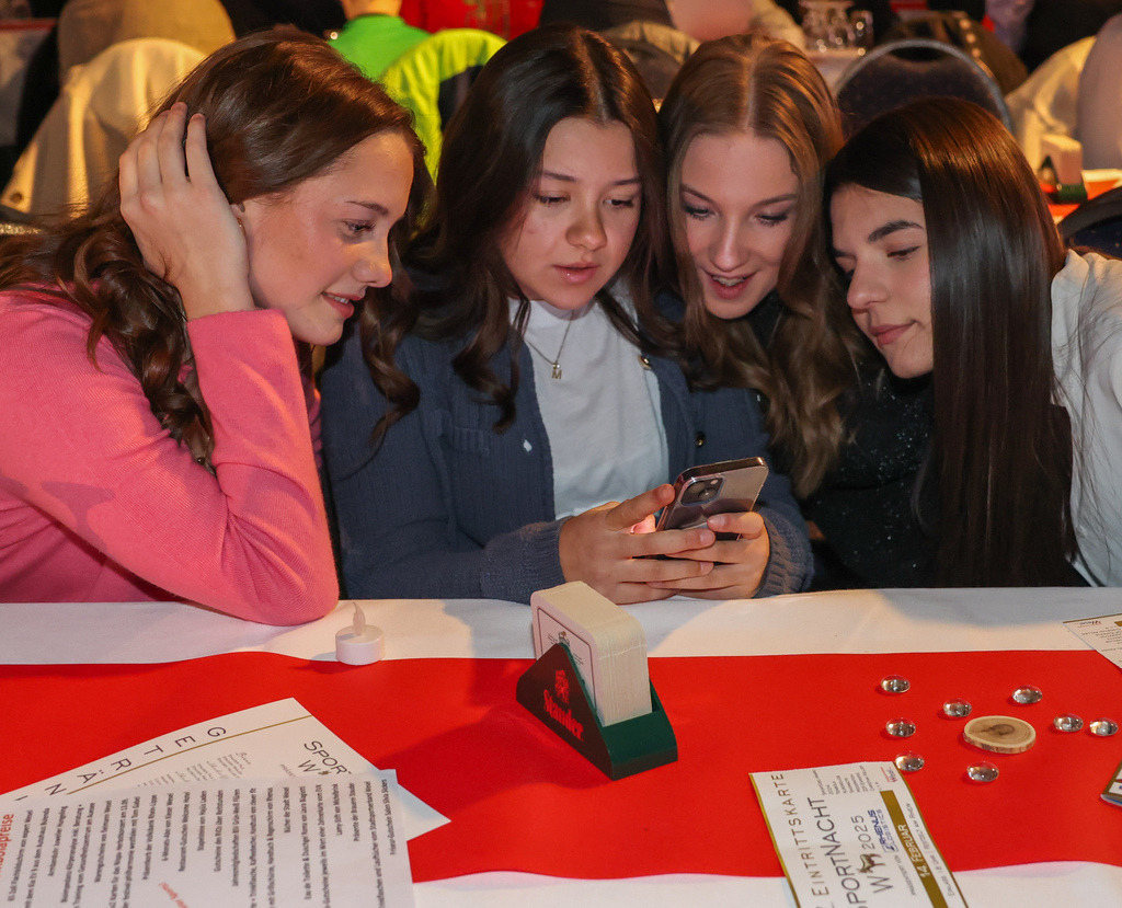 top-top.de250214-104 | Die 3. Weseler SportNacht, die große Sportgala mit Ehrungen der Weseler Sportler des Jahres 2024 findet am Freitag, den 14.02.2025 im Festzelt an der Rheinpromenade statt.Foto: Erwin Pottgiesser