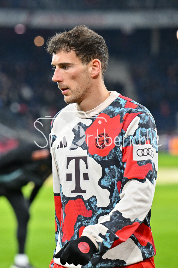 Augsburger Panther - EC VSV | im Bild Leon GORETZKA (FC Bayern Muenchen 8) beim warmup vor der Partie / Freisteller / Einzelfoto / Testspiel: RB Salzburg - FC Bayern Muenchen, Red Bull Arena am 06.01.2025