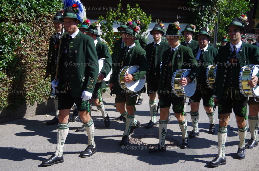 IMGP5689 | fotografiert von Axel PollmannLeonhardi Wallfahrt Benediktbeuern und Murnau, Fronleichnam, Fasching, Landschaft im Loisachtal und Benediktbeuern  - Realisiert mit Pictrs.com