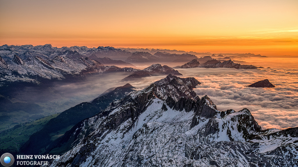 Säntis_0007 | Alle Bilder von Heinz Vonäsch Fotografie können alle zu günstigen Preisen gekauft werden! Download der Bilder, Ausdrucke, Postkarten, Tassen T-Shirts, Kalender, Alu- Dibond usw. - Realisiert mit Pictrs.com