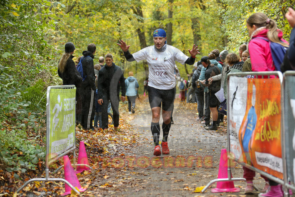 251026_1259_EX1_2125 | Sportfotografie im Rhein-Sieg Kreis, Köln, Bonn, NRW, Rheinland Pfalz, Hessen, etc. Unser Tätigkeitsfeld umfasst den Laufsport vom Volkslauf über den Marathon, Duathlon, Triathon bis zum Ultralauf wie Kölnpfad Ultra oder Schindertrail.