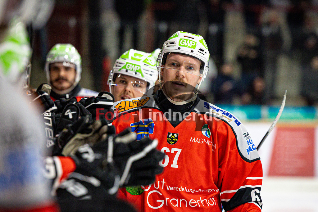 TSV Peißenberg MINERS gegen EHC Königsbrunn PINGUINE | Eishockey Bayernliga Herren Playoffs Viertelfinale 2024/25 - Spiel 6 von 7, TSV Peißenberg MINERS gegen EHC Königsbrunn PINGUINE, 20250221,Torjubel Maximilian MALZATZKI (MINERS 67),2025-02-21 in Peißenberg (Eisstadion Peißenberg)Maximilian MALZATZKI (MINERS 67)Copyright: WolfgangxLindner foto-lindner.de