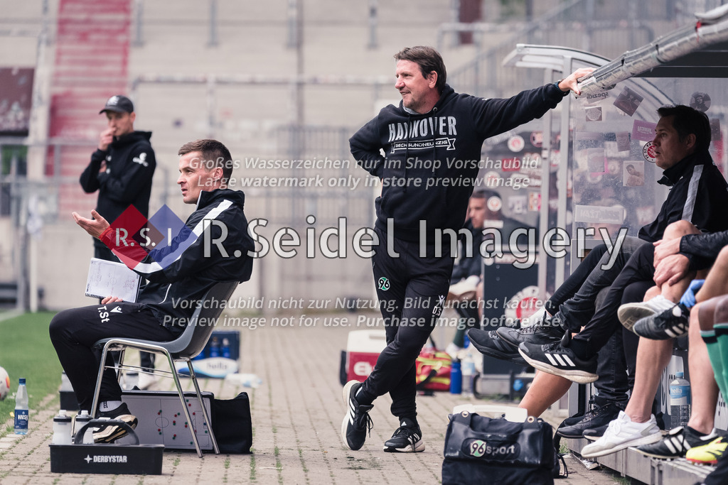 RS-1-051436 | Timo Struckmeier (Hannover, Co-Trainer), Daniel Stendel (Hannover, Cheftrainer)
