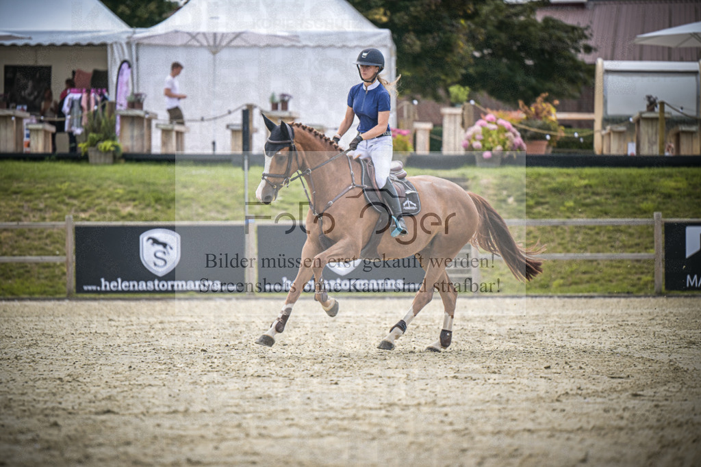 DOS_5716 | Entdecke hochwertige Reitturnierfotos von Foto Oger. Professionell, emotional und authentisch – jetzt Lieblingsmomente im Shop bestellen.Deutschlandweite Turnierfotografie. - Realisiert mit Pictrs.com
