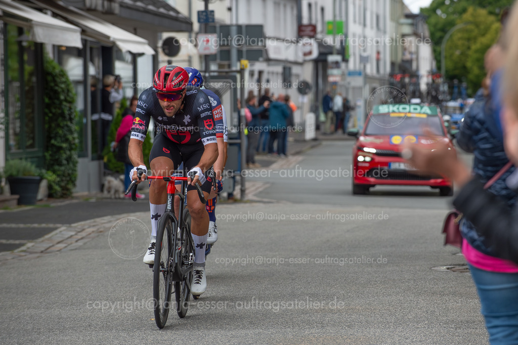 Lidl Deutschland Tour in Brilon mit Marco Haller an der Spitze | Brilon, Nordrhein-Westfalen, Deutschland – 23. August 2025: Die Lidl Deutschlandtour, ein professionelles Radrennen, fährt durch die Innenstadt. Vorne Marco Haller aus Österreich. 