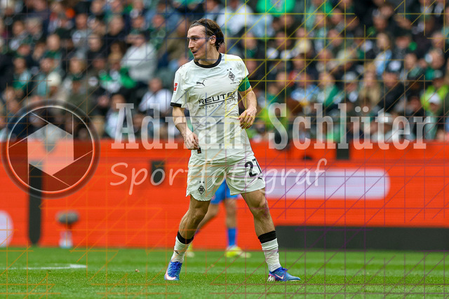 04.04.2026, GER, Fussball, Herren, 1. BL, Saison 2025/2026, Borussia Mönchengladbach - 1. FC Heidenheim | Rocco Reitz (Borussia Mönchengladbach) schaut 