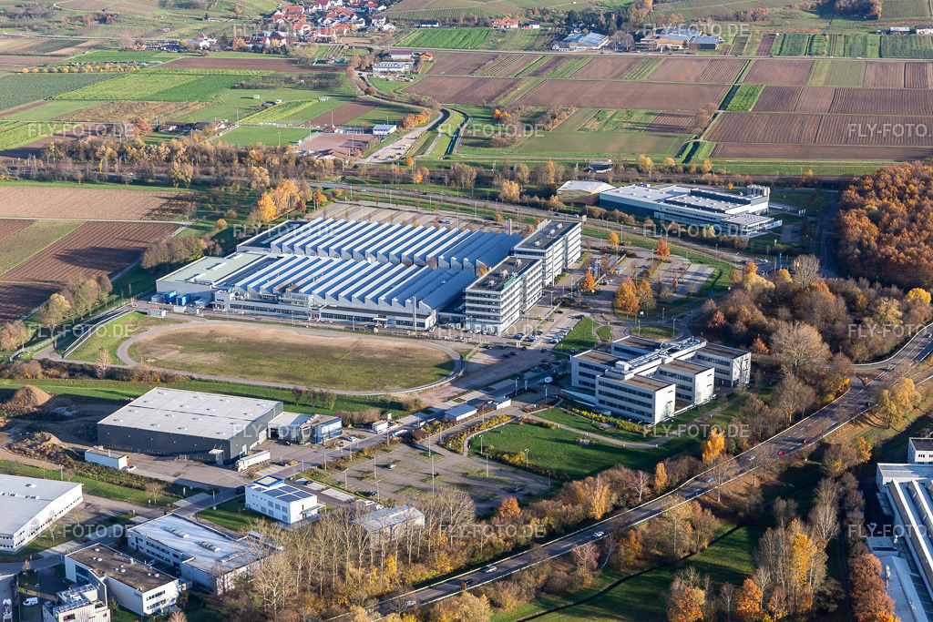 Gebäude und Produktionshallen auf dem Fahrzeugbau- Werksgelände der Schaeffler Automotive Bühl GmbH & Co. KG | Luftbild: Gebäude und Produktionshallen auf dem Fahrzeugbau- Werksgelände der Schaeffler Automotive Bühl GmbH & Co. KG im Ortsteil Vimbuch in Bühl im Bundesland Baden-Württemberg in Deutschland. Foto: IMG_119900.jpg vom 30.11.2019 durch Werner Riehm/FLY-FOTO.de - Realisiert mit Pictrs.com