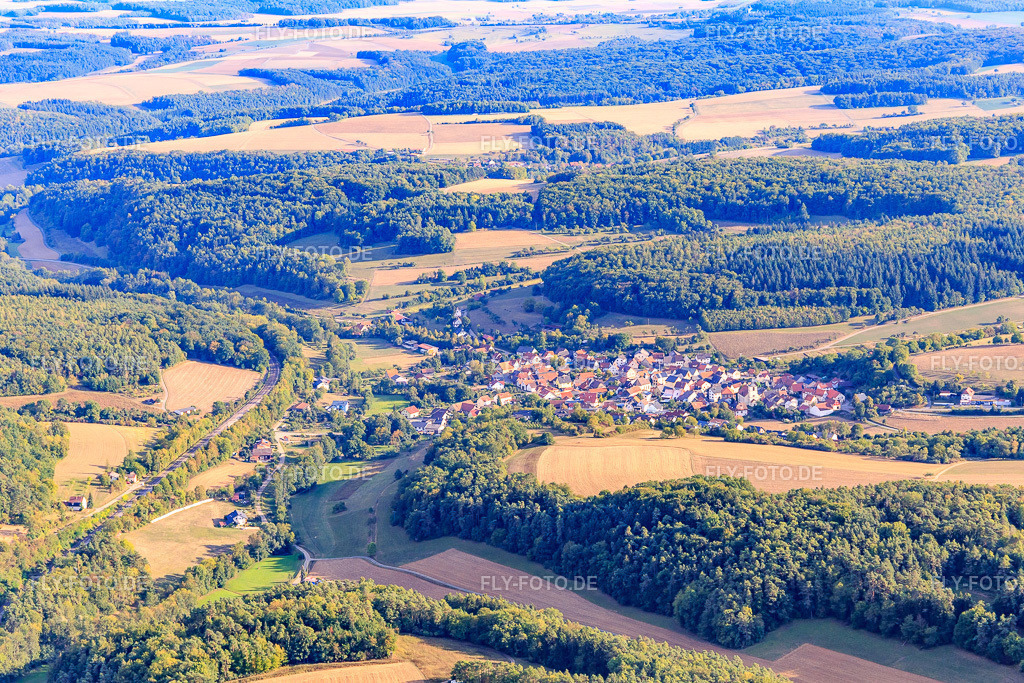 Dorfansicht im Euubigheimer Tal aus Norden | Luftbild: Dorfansicht im Euubigheimer Tal aus Norden im Ortsteil Uiffingen in Boxberg im Bundesland Baden-Württemberg in Deutschland. Foto: IMG_111411.jpg vom 09.09.2018 durch Werner Riehm/FLY-FOTO.de - Realisiert mit Pictrs.com