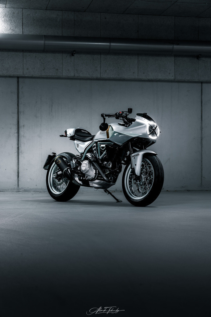 Ducati Scramber Formula 73 | Entdecken Sie die faszinierende Welt von Alexander Tschuncky Arts: Kreative Fotografie, atemberaubende Automobilkunst und hochwertiger Bilderdruck. Lassen Sie sich inspirieren! - Realisiert mit Pictrs.com