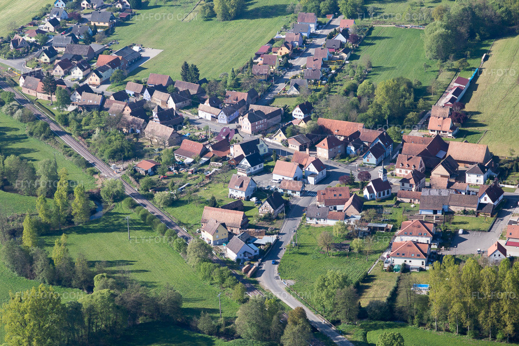 Aerial view: View of the town in Uttenhoffen in the state Bas-Rhin, France.Photo: IMG_099410.jpg taken on 04/30/2017 by Werner Riehm/FLY-FOTO.comResolution of the original: 5472 x 3648 px