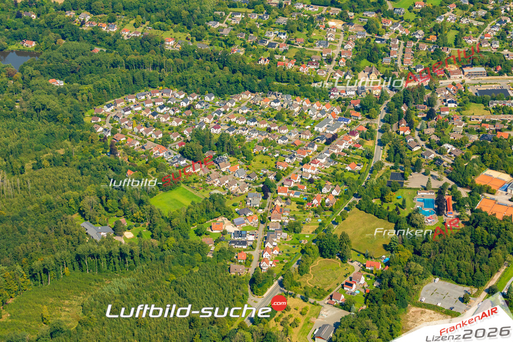 Übersichts Bild Horn-Bad Meinberg - Die Luftaufnahme wurde 2025 vom UL-Flugzeug heraus erstellt ( keine Drohnenaufnahme ) - Hochauflösende Luftaufnahme - für Wandbilder und großformatige Ausdrucke geeignet. Das besondere Geschenk!Hier alle&nbsp;Infos zur Lizenzierung der LuftaufnahmeWir fliegen auch dieses Jahr wieder in Ihre Region um Luftbilder zu erstellen.- Luftbild anfragen