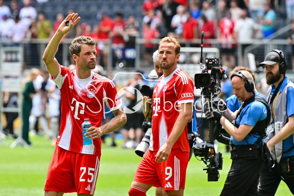 FC Bayern München - TQL Stadium | Thomas MUELLER (FC Bayern Muenchen 25) verabschiedes sich von den Fans / Symbolbild / Einzelfoto / Freisteller / FIFA Club World Cup: FC Bayern Muenchen - Auchkland City FC, TQL Stadium am 15.06.2025 / BLD / ZDF / NOT FOR SALE IN USA
