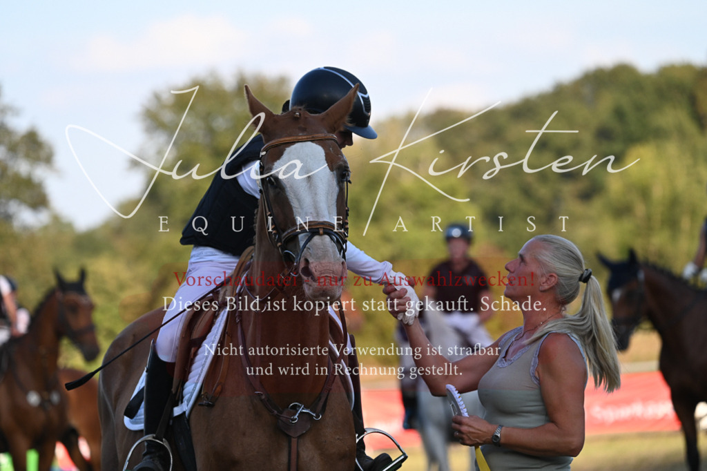 DSC_9260 | Pferde- und Turnierfotografie in Westsachsen. Pferdeportraits, Auftragszeichnungen und intuitive Kunst.