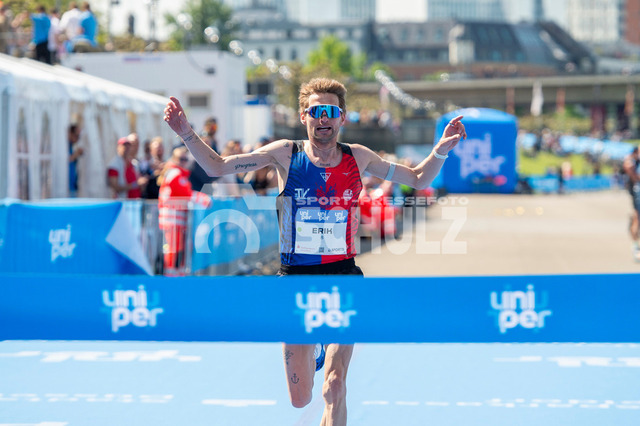 20250427-NSZ_3130 | Zieleinlauf Erik Hille (Nr.8,GER)DEU, Düsseldorf, 27.04.2025 Uniper Düsseldorf Marathon 2025 - Realisiert mit Pictrs.com