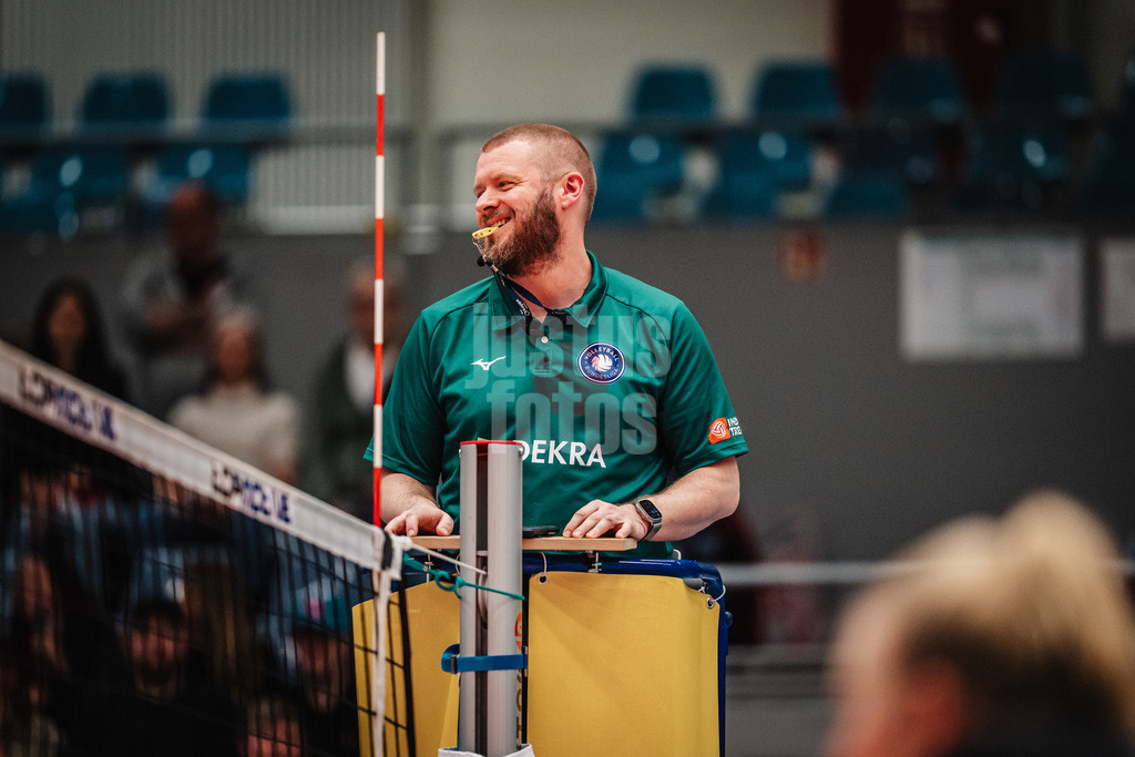 Volleyball | Frauen | Saison 2025/2026 | Volleyball Bundesliga | ETV Hamburger Volksbank Volleys vs. VC Wiesbaden | 14.03.2026 | Schiedsrichter Timo Schaper
