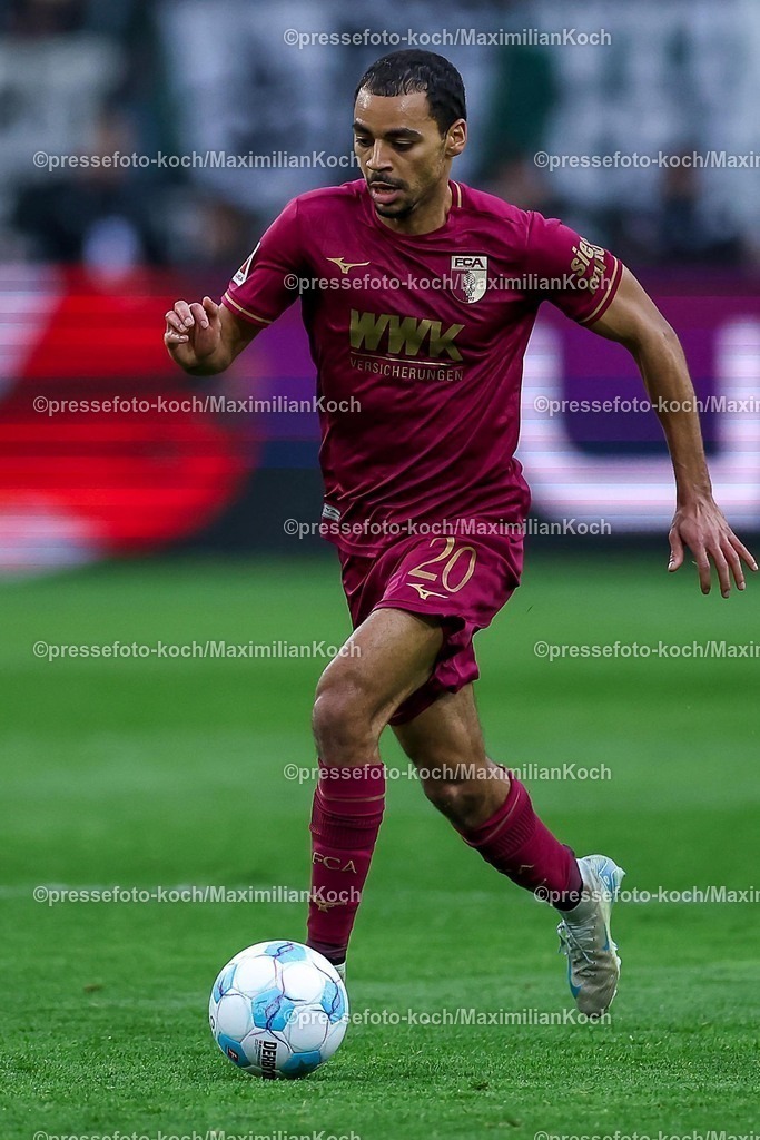 BMG21022502179 | 22.02.2025, Fußball, Borussia Mönchengladbach - FC Augsburg, 1. Fußball Bundesliga, Borussia-Park, Saison 2024 2025: Alexis Claude-Maurice (FC Augsburg #20)DFB regulations prohibit any use of photographs as image sequences and or quasi-video.