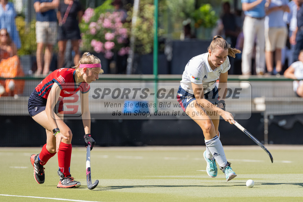 HK_20220903_109644 | 1. Bundesliga Damen Düsseldorfer HC - Berliner HC am 3.9.2022 DHC Düsseldorf, Düsseldorf , Elisa Gräve ( Düsseldorfer HC #26 ) , Alessa Vokert ( Berliner HC #7 )