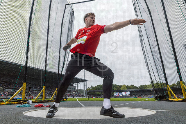 Deutsche Leichtathletik-Meisterschaften; Bochum-Wattenscheid, 26.07.2026 | Steven Richter (LV 90 Erzgebirge), Diskuswurf Finale im Regen; Deutsche Leichtathletik-Meisterschaften am 26.07.2026 im Lorheide-Stadion, Bochum-Wattenscheid (Nordrhein-Westfalen).