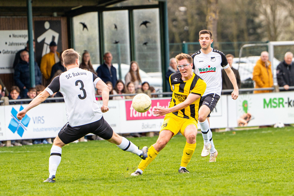 Fußball I Herren I Saison 2025-2026 I Kreisliga VEC I 22. Spieltag I SC SW Bakum - SV Falke Steinfeld I 24088 | jns.sportfotos - Realisiert mit Pictrs.com