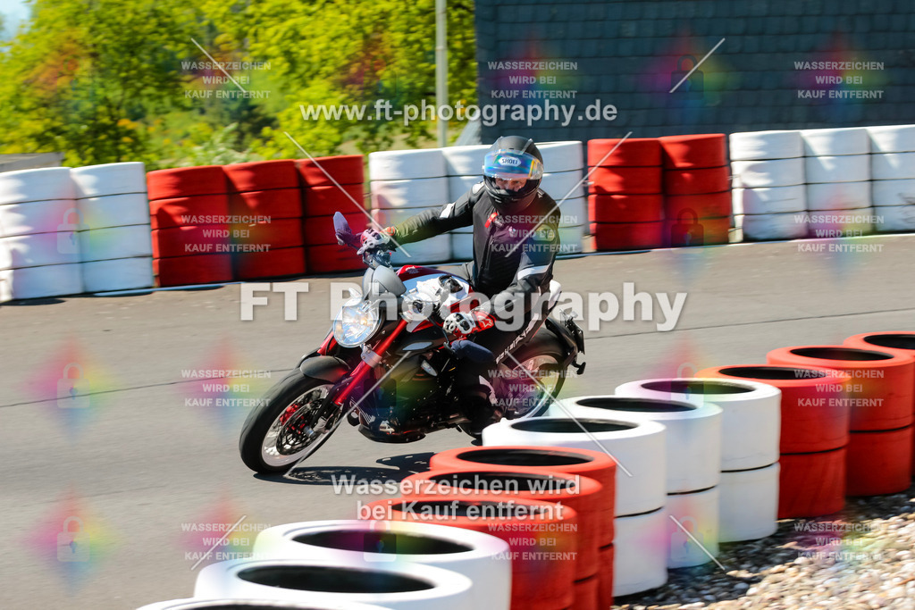 Moto-TeamOBK-22480 | Hier findet Ihr Bilder von Touristenfahrten auf der Nürburgring Nordschleife oder von anderen Veranstaltungen die ich besucht habe. Viel Spass beim Durch Schauen 