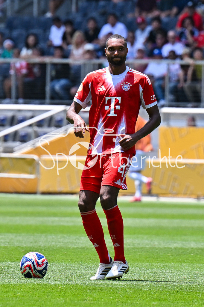 FC Bayern München - TQL Stadium | am BAll Jonathan TAH (FC Bayern Muenchen 4) / Einzelfoto / Freisteller / FIFA Club World Cup: FC Bayern Muenchen - Auchkland City FC, TQL Stadium am 15.06.2025 / BLD / ZDF / NOT FOR SALE IN USA
